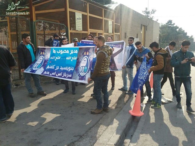 تجمع ۱۵ نفره استقلالیها در مقابل وزارت ورزش +عکس تجمع ۱۵ نفره استقلالیها در مقابل وزارت ورزش +عکس