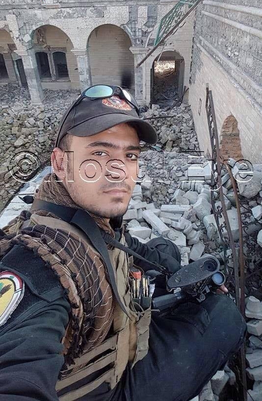 عکس/سلفی جوان عراقی در کنار آوار ضریحِ حضرت یونس عکس/سلفی جوان عراقی در کنار آوار ضریحِ حضرت یونس