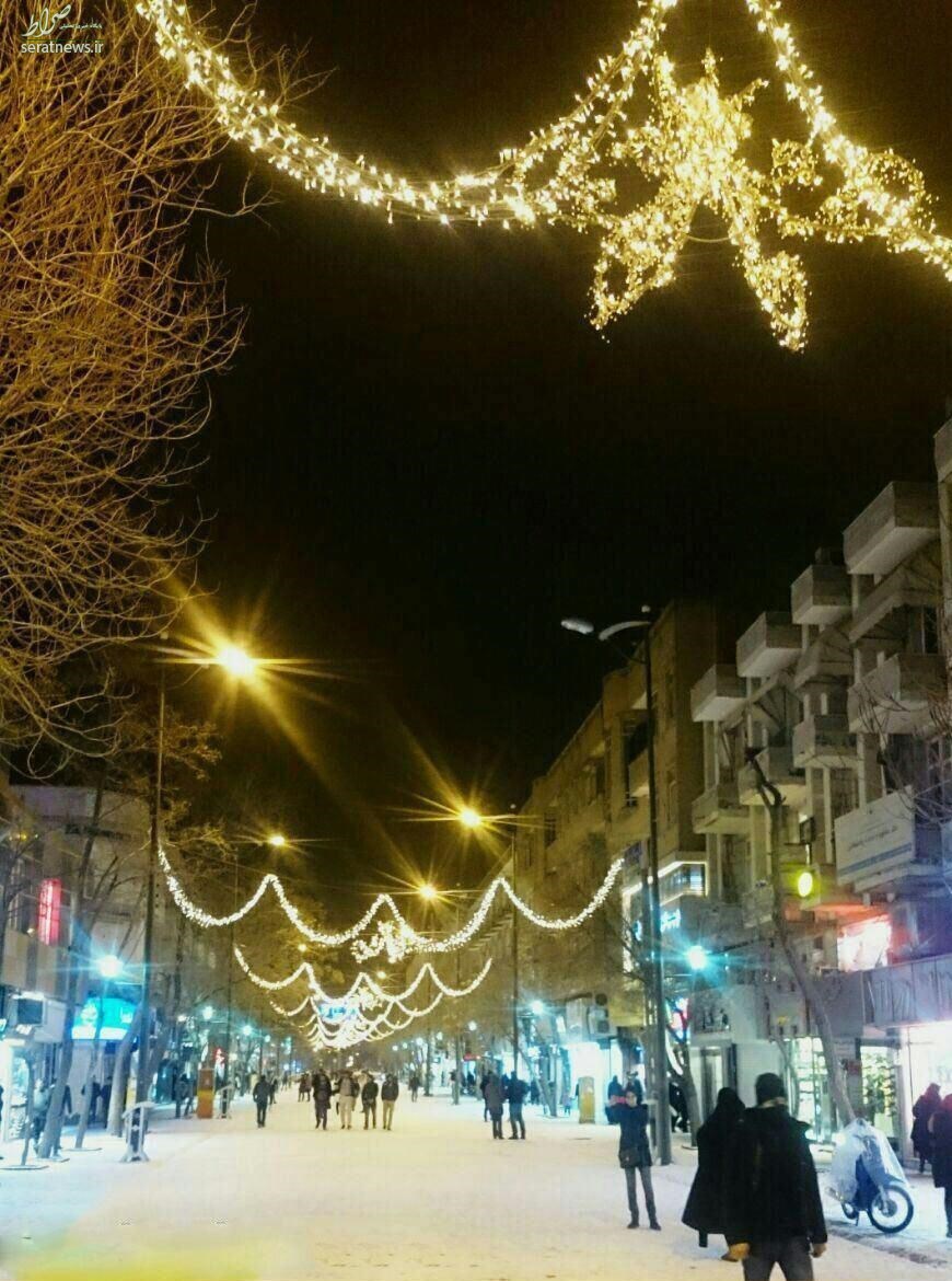 عکس/تزئین یکی از خیابان های تبریز به سبک کریسمس عکس/تزئین یکی از خیابان های تبریز به سبک کریسمس