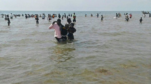 قایق حامل تیم فوتبال در آفریقا غرق شد +عکس