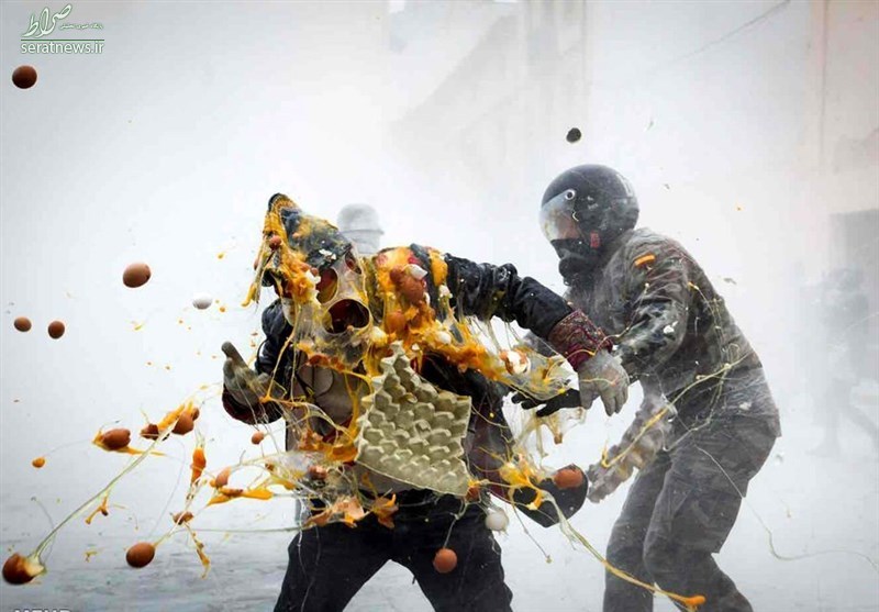 عکس/ حمله با آرد و تخم مرغ! عکس/ حمله با آرد و تخم مرغ!