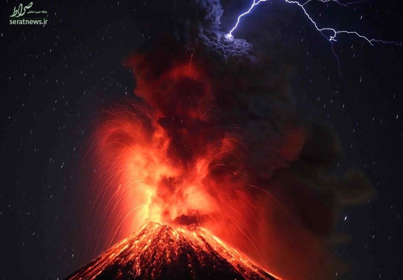 عکس/ نمایی زیبا از فوران آتش فشان