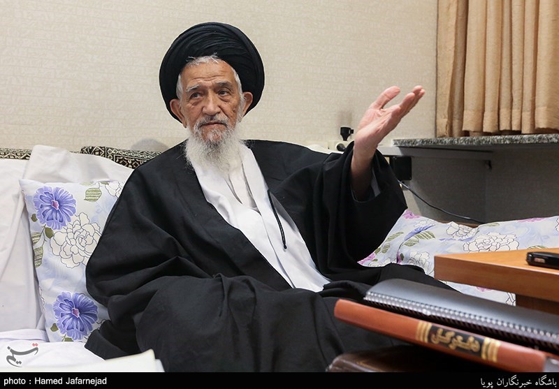 یزدی و قطبزاده در نوفل لوشاتو یزدی و قطبزاده در نوفل لوشاتو