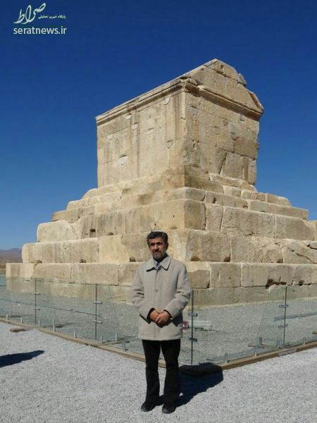 احمدی نژاد در سومین روز از دهه فجر به مقبره کوروش رفت +عکس احمدی نژاد در سومین روز از دهه فجر به مقبره کوروش رفت +عکس