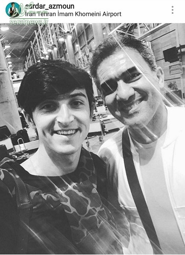 عکس/ سلفی سردار آزمون با عقاب آسیا عکس/ سلفی سردار آزمون با عقاب آسیا