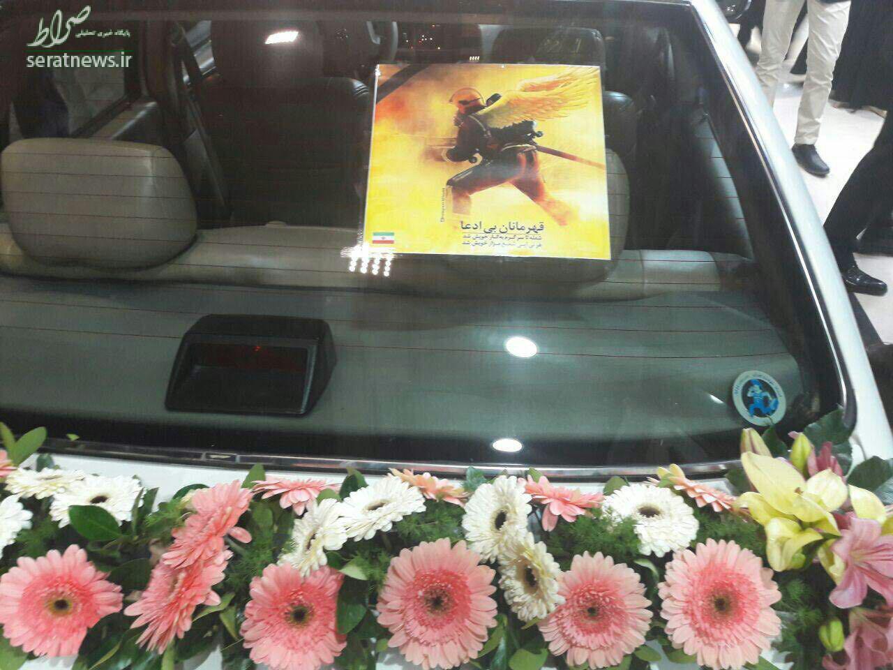 عکس/ ابراز همدردی عروس و داماد با آتش‌نشانان