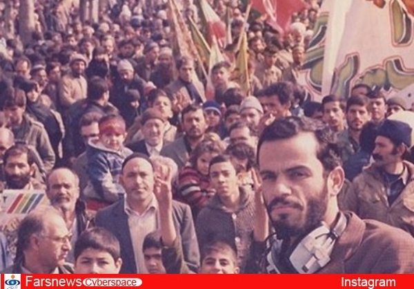 عکس/ خبرنگار پرسابقه در 22 بهمن 30 سال پیش عکس/ خبرنگار پرسابقه در 22 بهمن 30 سال پیش