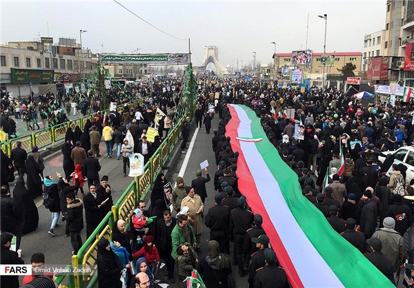 آغاز راهپیمایی 22 بهمن/ شعار «مرگ بر آمریکا» در بزرگترین تجمع سالیانه ایرانیان +تصاویر