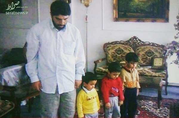 عکس/ نمازجماعت دوست داشتنی شهید منا با کودکان