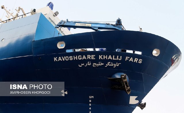 «کاوشگر خلیج‌فارس» به آب انداخته شد +عکس