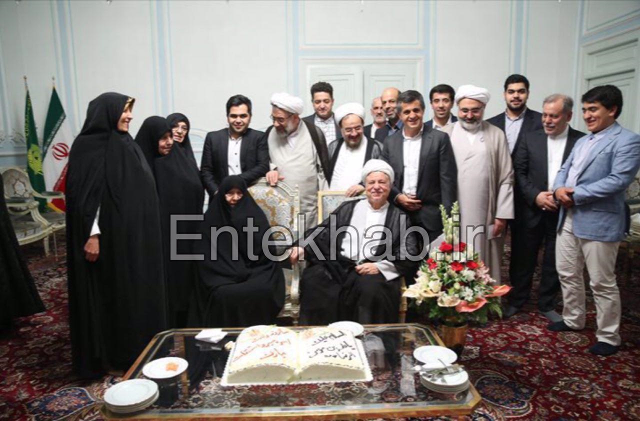 عکس یادگاری از روز تولد مرحوم هاشمی عکس یادگاری از روز تولد مرحوم هاشمی