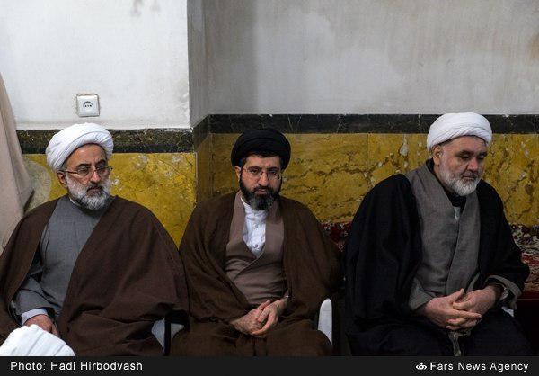 فرزند رهبر انقلاب در مراسم تشییع آیتالله خسروشاهی + عکس فرزند رهبر انقلاب در مراسم تشییع آیتالله خسروشاهی + عکس
