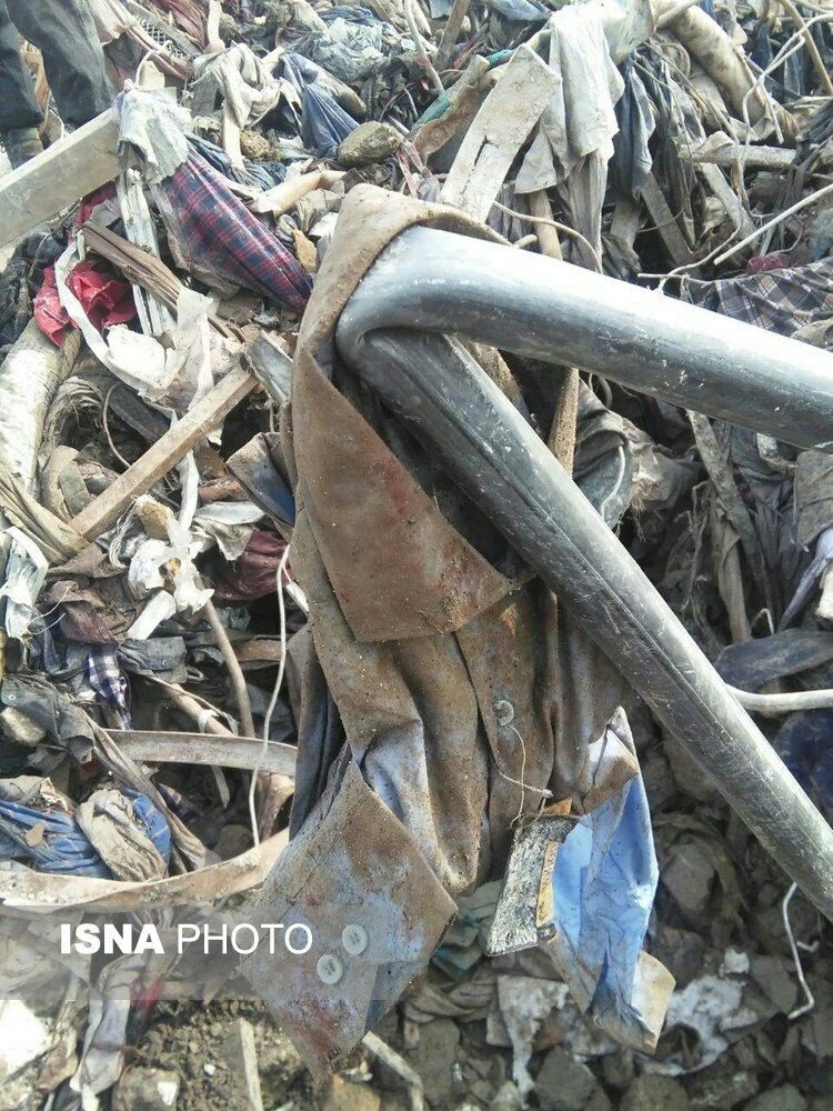 عکس/ کشف لباس و کفش آتش‌نشانی بدون هیچ پیکری