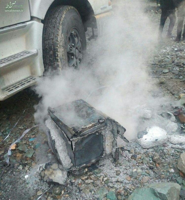 عکس/ خروج گاوصندوق گداخته از زیر آوار پلاسکو