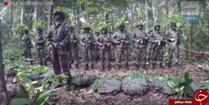 نماز خوف ارتش مالزی در جنگل! +تصاویر