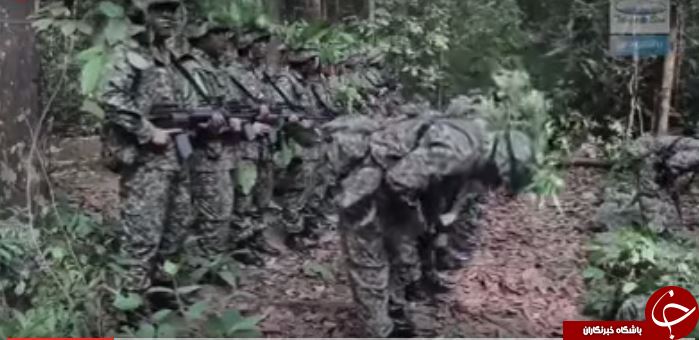 نماز خوف ارتش مالزی در جنگل! +تصاویر