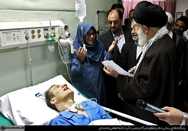 روایتی از عیادت رهبر انقلاب از احمد عزیزی در سال ۹۰ روایتی از عیادت رهبر انقلاب از احمد عزیزی در سال ۹۰