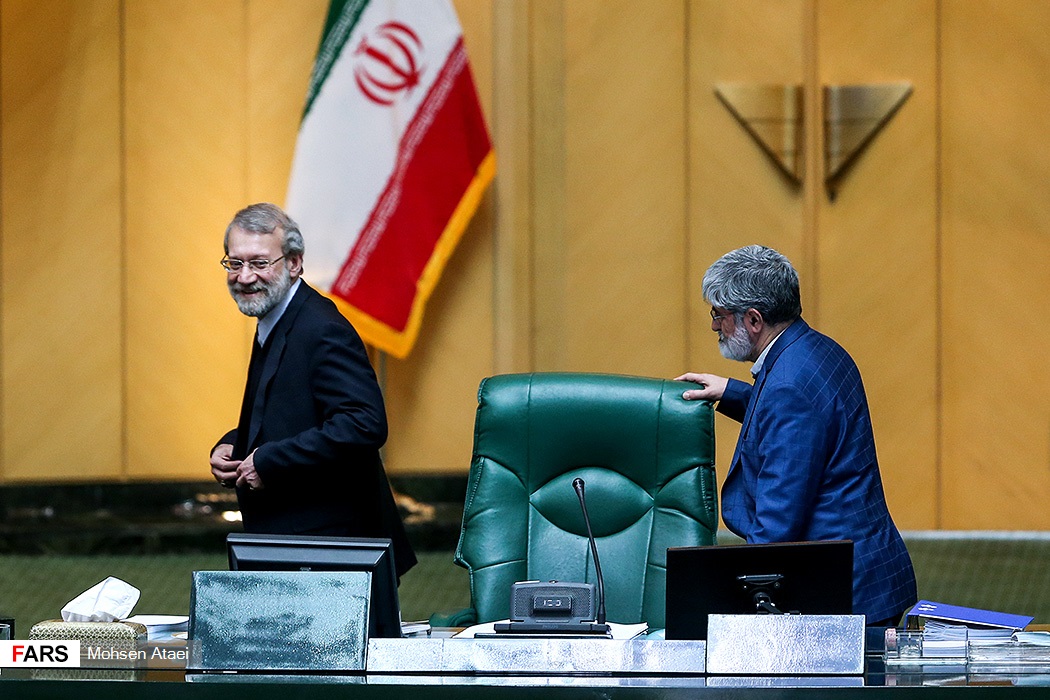 عکس/ لاریجانی صندلی را به مطهری تحویل داد عکس/ لاریجانی صندلی را به مطهری تحویل داد