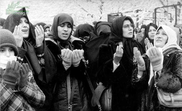 عکس منتشرنشده از دعای مردم برای سلامتی امام(ره) عکس منتشرنشده از دعای مردم برای سلامتی امام(ره)