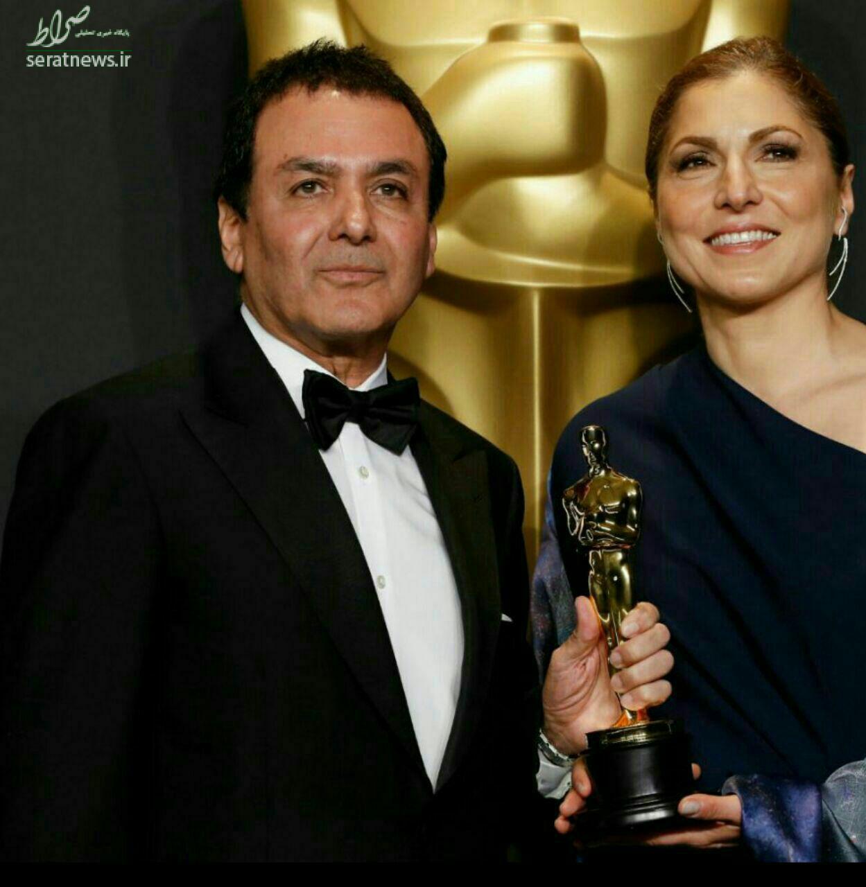 عکس/ اسکار فرهادی در دستان انوشه انصاری عکس/ اسکار فرهادی در دستان انوشه انصاری