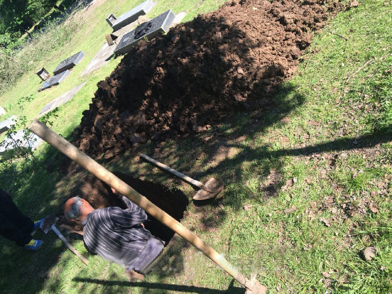 عکسی از آرامگاه ابدی مهرداد اولادی