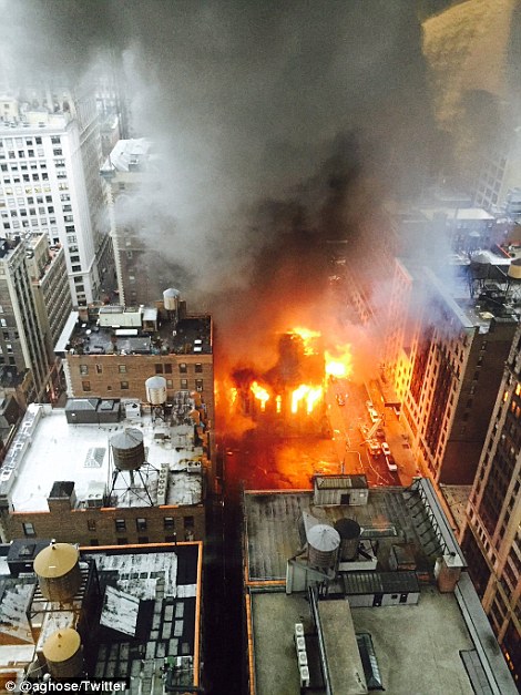 کلیسایی در نیویورک در آتش سوخت+تصاویر