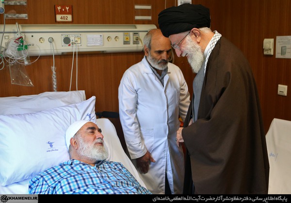 عکس/عیادت رهبری ازحجت‌الاسلام‌ گلپایگانی