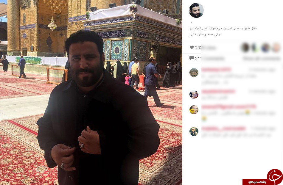 عکس/ مداح معروف در حرم امام علی(ع) عکس/ مداح معروف در حرم امام علی(ع)