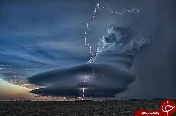تصویری زیبا از تلفیق رعد و برق و گردباد