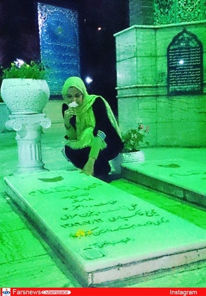 عکس/ خاله نرگس در مزار شهدای گمنام عکس/ خاله نرگس در مزار شهدای گمنام