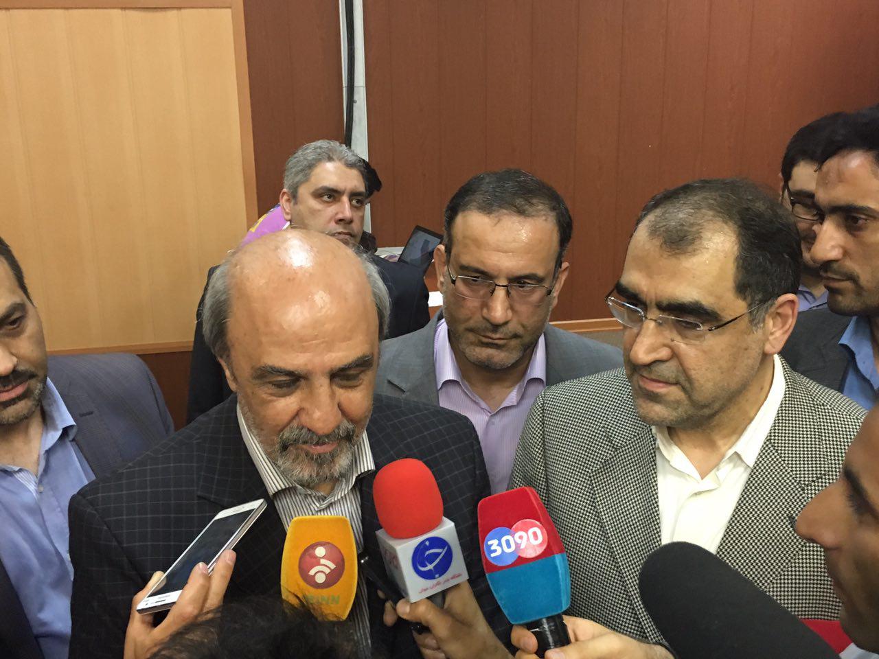 عکس/ 2 وزیر کنار کودکان پرسپولیسی عکس/ 2 وزیر کنار کودکان پرسپولیسی