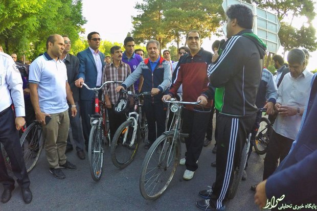 عکس/ دوچرخه سواری هاشمی در یزد