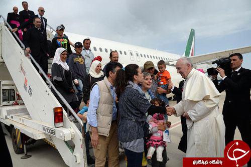 عکس/ استقبال پاپ از پناهندگان سوری عکس/ استقبال پاپ از پناهندگان سوری