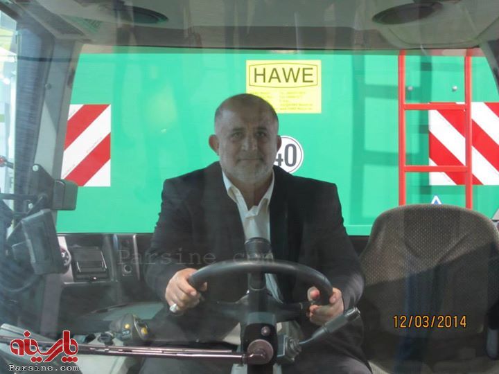 عکس/ تراکتور سواری یک نماینده مجلس