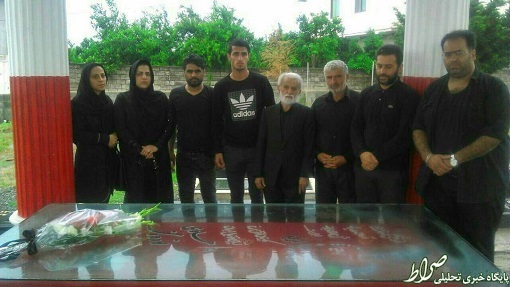 عکس/ تازه داماد پرسپولیس بر سر مزار کاپیتان عکس/ تازه داماد پرسپولیس بر سر مزار کاپیتان