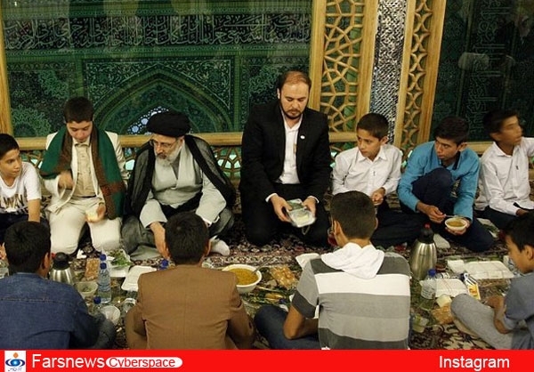 عکس/ روزه‌ اولی‌ها مهمان تولیت حرم رضوی