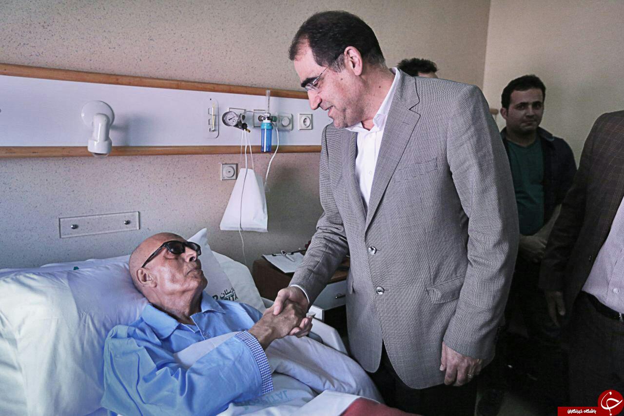 عکس/ عیادت وزیر بهداشت از کیا رستمی عکس/ عیادت وزیر بهداشت از کیا رستمی