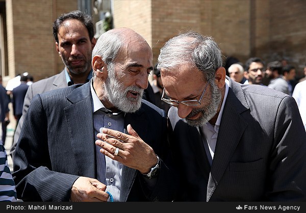 عکس/ شریعتمداری در تشییع پیکر سبزواری عکس/ شریعتمداری در تشییع پیکر سبزواری