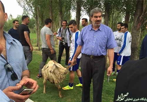 قربانی گوسفند قبل از تمرین استقلال +تصاویر قربانی گوسفند قبل از تمرین استقلال +تصاویر