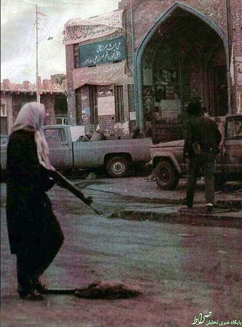 عکس/ بانوی ایرانی اسلحه به دست برای دفاع عکس/ بانوی ایرانی اسلحه به دست برای دفاع