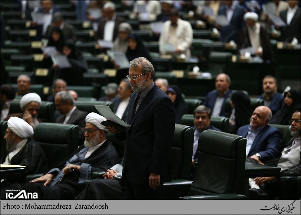 عکس/ لاریجانی درحال قرائت سوگندنامه