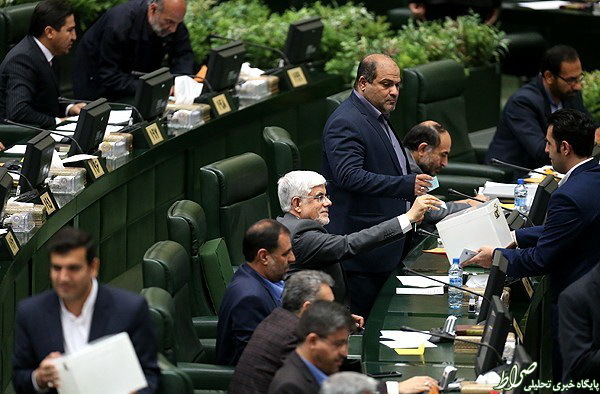 عکس/ لحظه رای دادن عارف