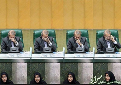 عکس/خنده لاریجانی بعد از شنیدن شعر خانم نماینده عکس/خنده لاریجانی بعد از شنیدن شعر خانم نماینده