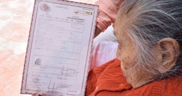 مرگ زن ۱۱۷ ساله بعد از دریافت گواهی تولدش +عکس