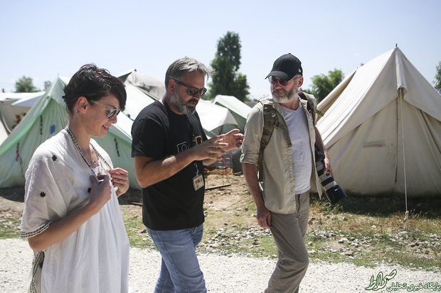 تلاش بازیگران برای نجات پناهنده‌ها +تصاویر