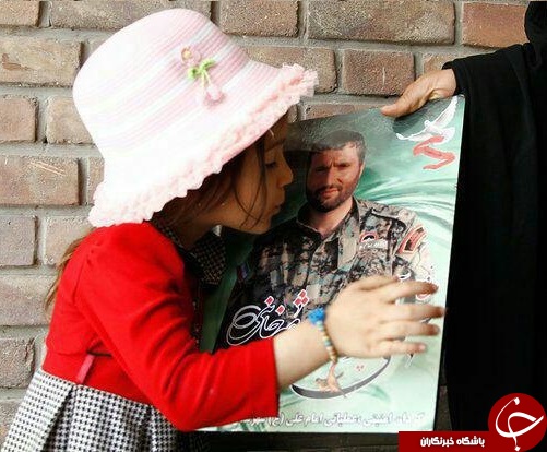 هدیه متفاوت رهبر انقلاب به دختر شهید مدافع حرم +عکس هدیه متفاوت رهبر انقلاب به دختر شهید مدافع حرم +عکس