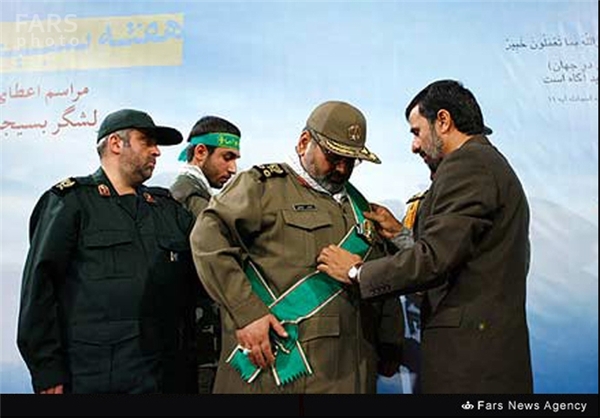 ماجرای لباس فرم متفاوت سردار فیروزآبادی +تصاویر ماجرای لباس فرم متفاوت سردار فیروزآبادی +تصاویر