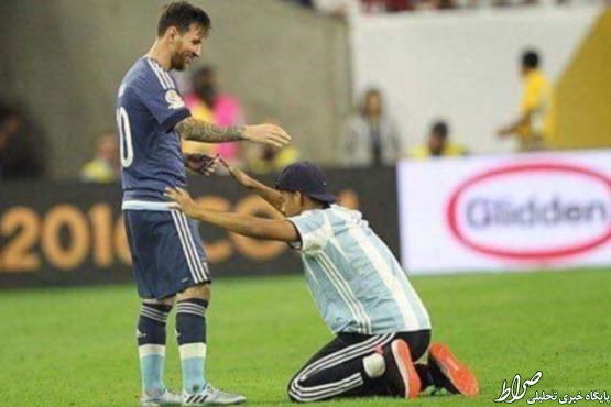 عکس/ ارادت ویژه یک هوادار به مسی عکس/ ارادت ویژه یک هوادار به مسی