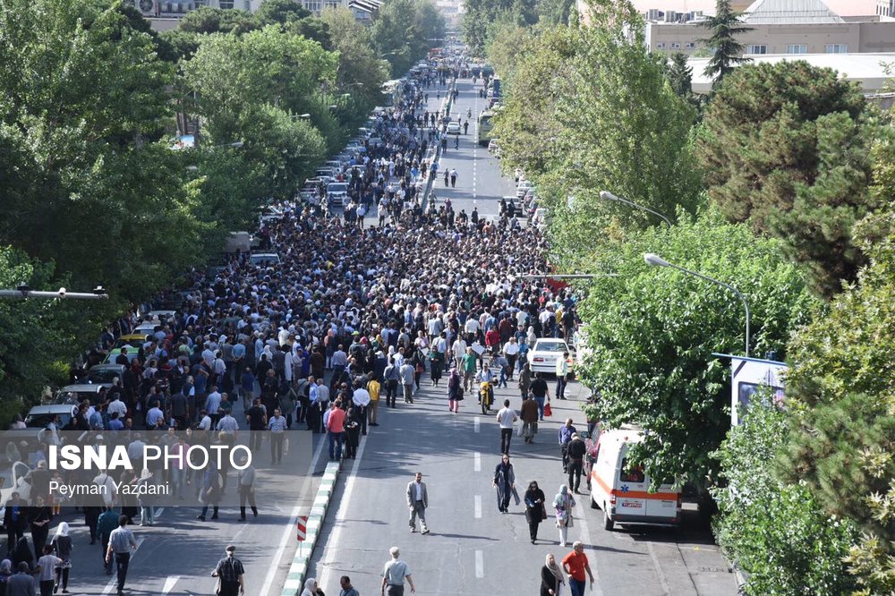 عکس/ جمعیت حاضر در تشییع مرحوم کیارستمی