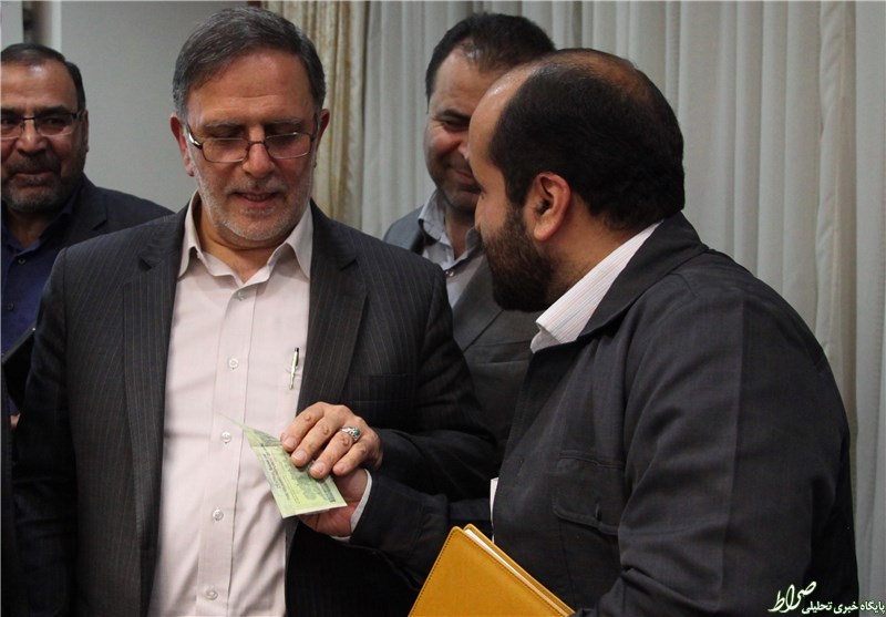 اسکناس تقلبی در دست آقای رئیس کل+عکس